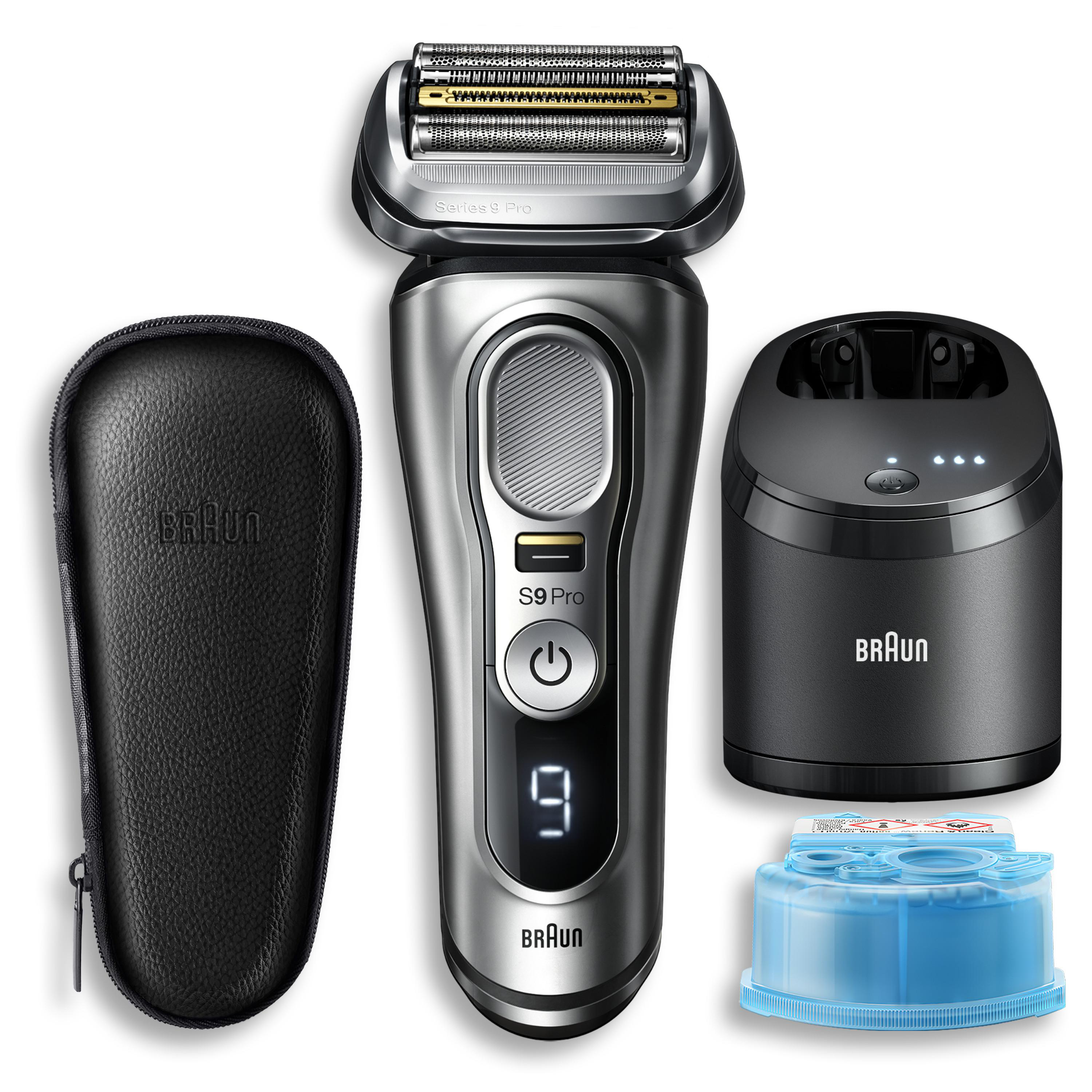 Silberner Braun Rasierer Series 9 Pro mit Etui, Reinigungsstation und Patrone vor weißem Hintergrund.
