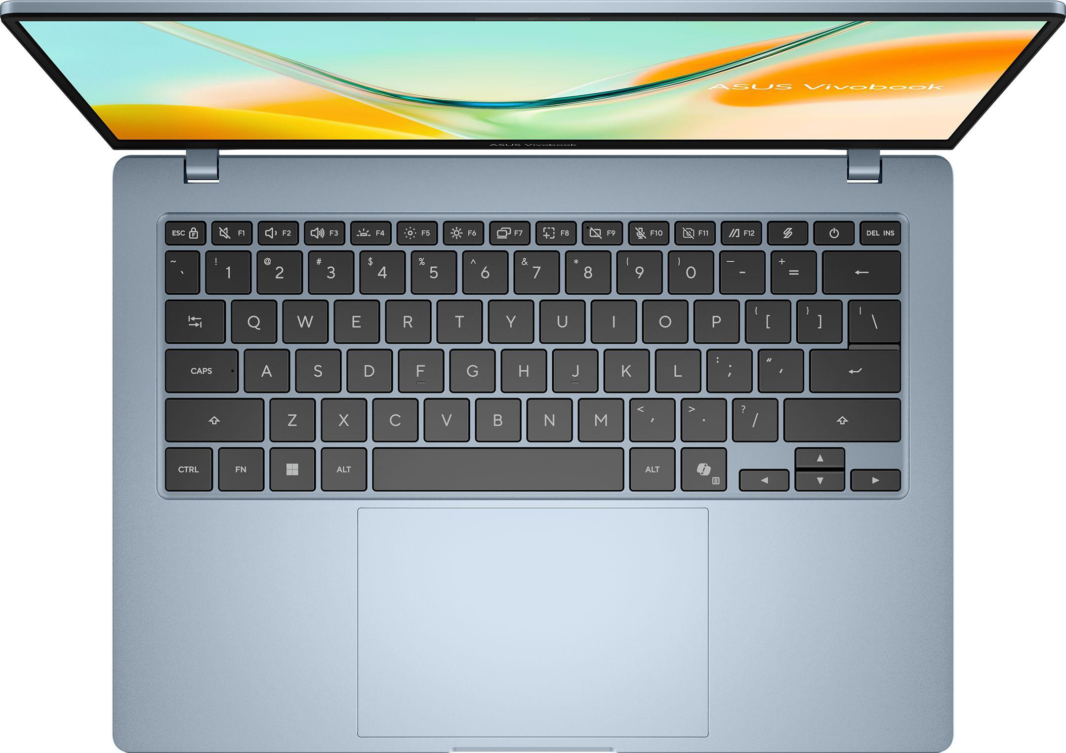 Felülnézet egy kék Asus Vivobook laptopról nyitott képernyővel és látható billentyűzettel.