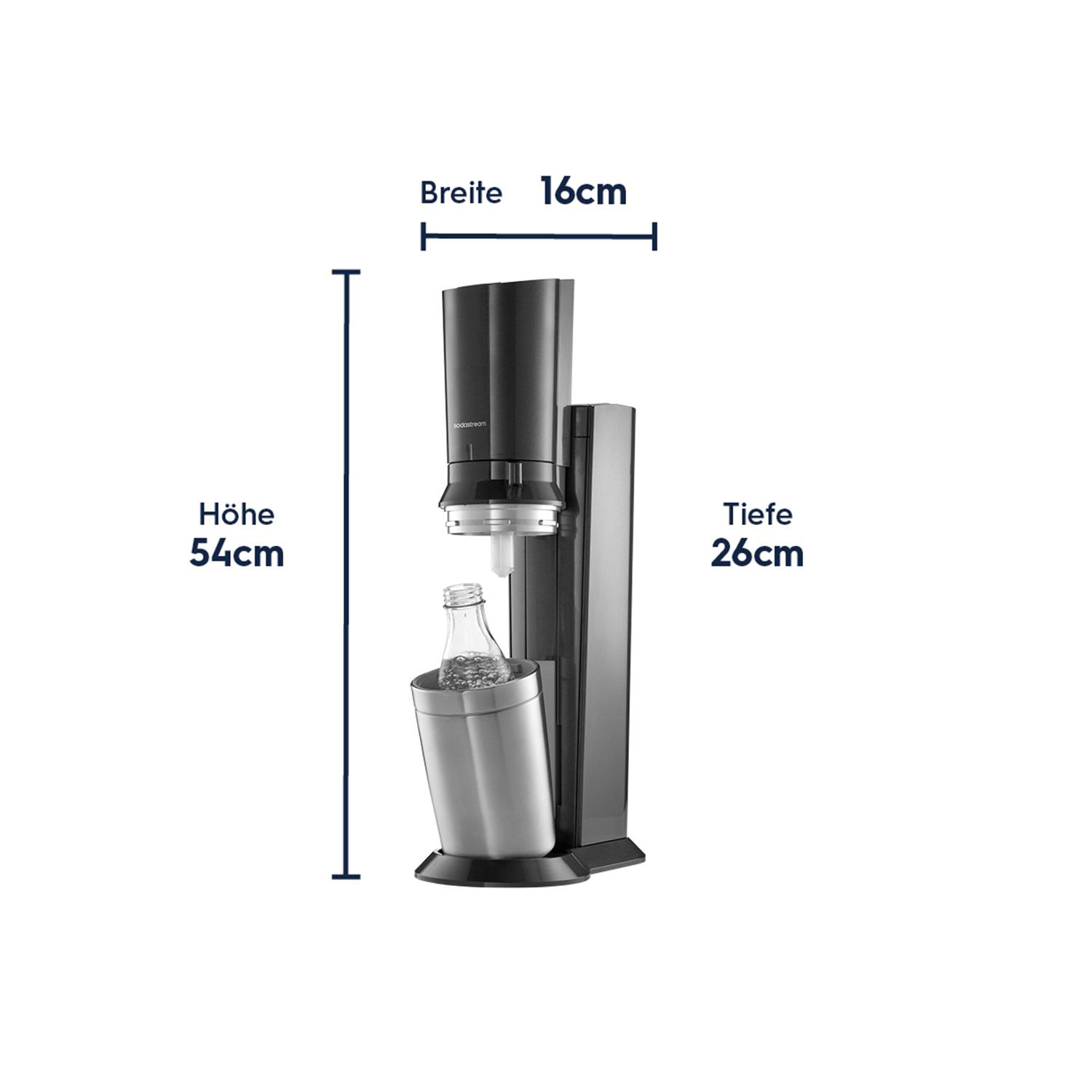 Schwarzer SodaStream Wassersprudler mit Maßen: Höhe 54cm, Breite 16cm, Tiefe 26cm auf weißem Hintergrund.