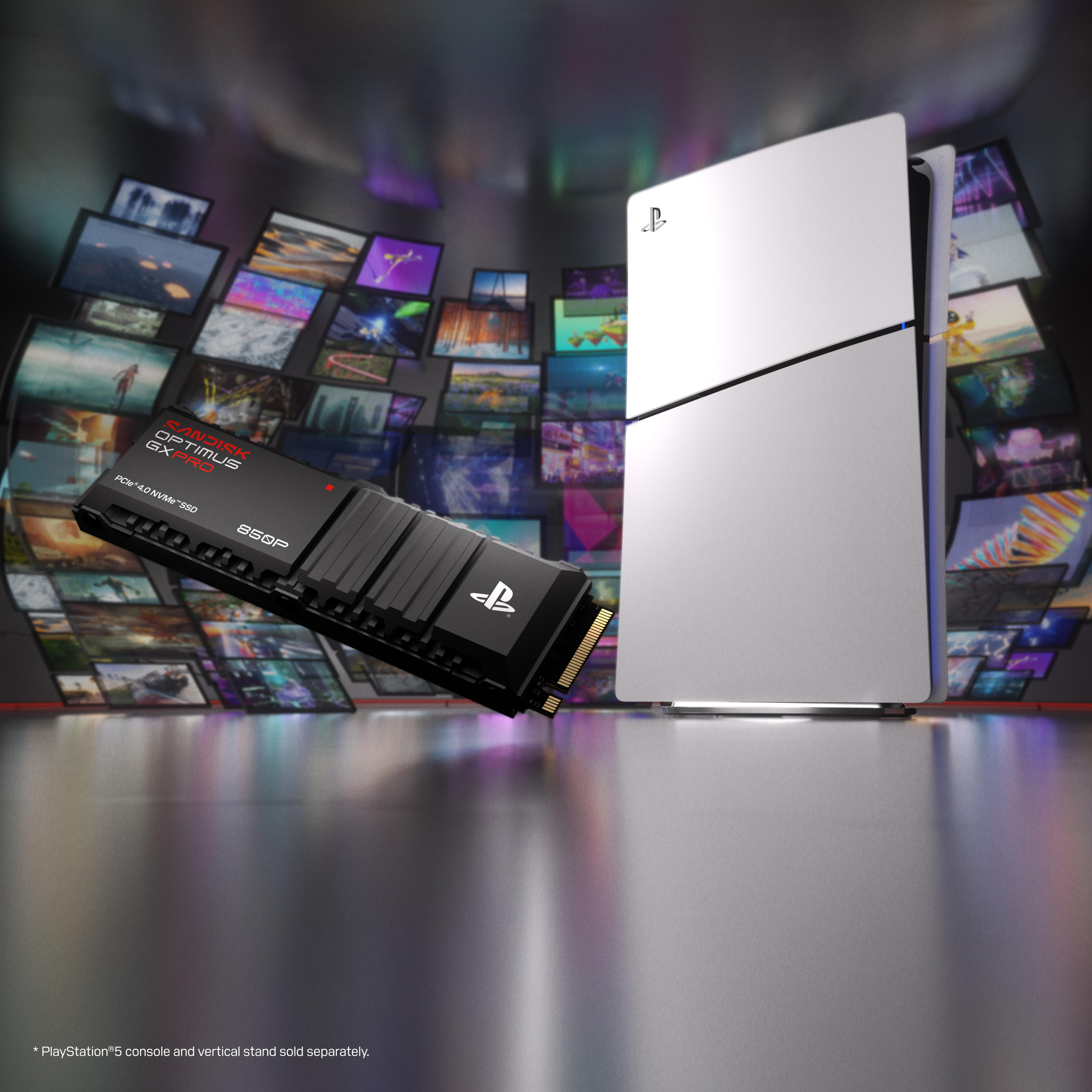 Eine PlayStation 5 Konsole und eine NVMe SSD auf einem glänzenden Tisch vor vielen kleinen Displays.