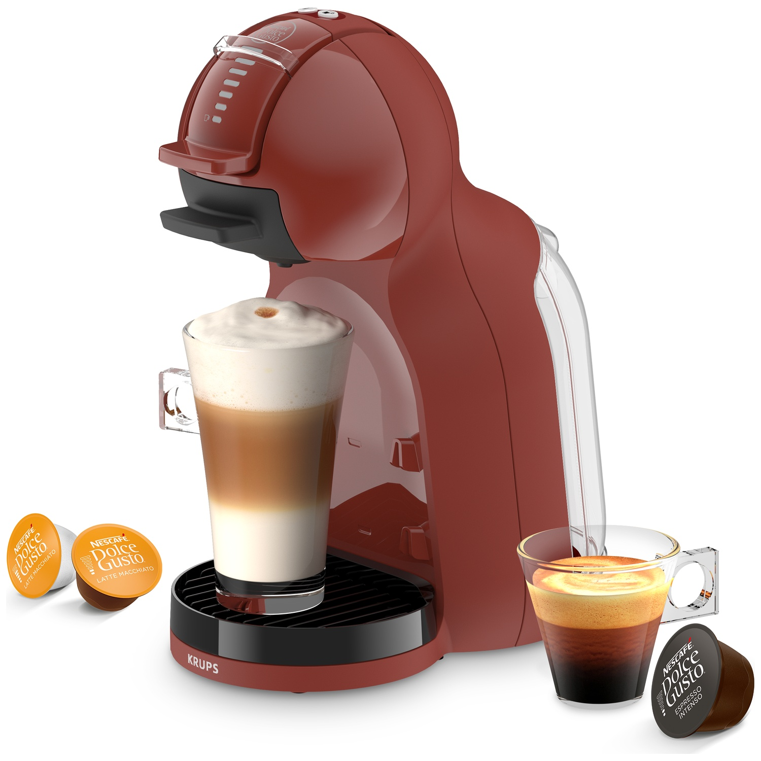 Een rode Krups koffiemachine met een latte macchiato glas, espressokopje en Dolce Gusto capsules.
