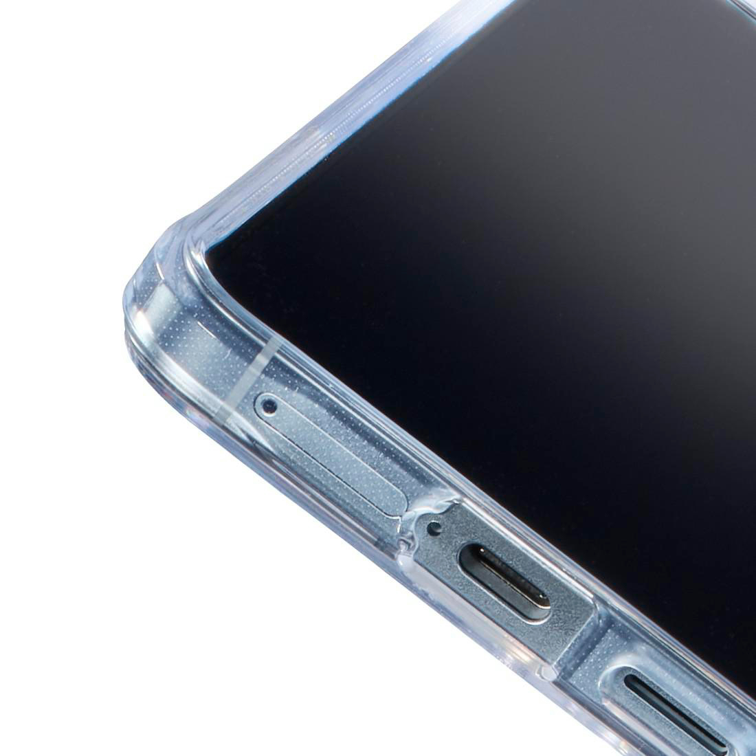 Nahaufnahme der Unterseite eines Smartphones in einer klaren Schutzhülle mit Ladeanschluss und Lautsprecher.