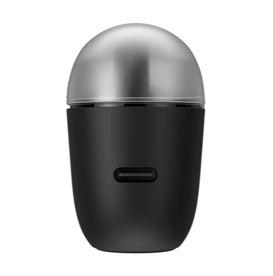 Ein rundes, schwarzes Gerät mit silberner Kappe und einem kleinen USB-C-Anschluss vorne auf weißem Hintergrund.