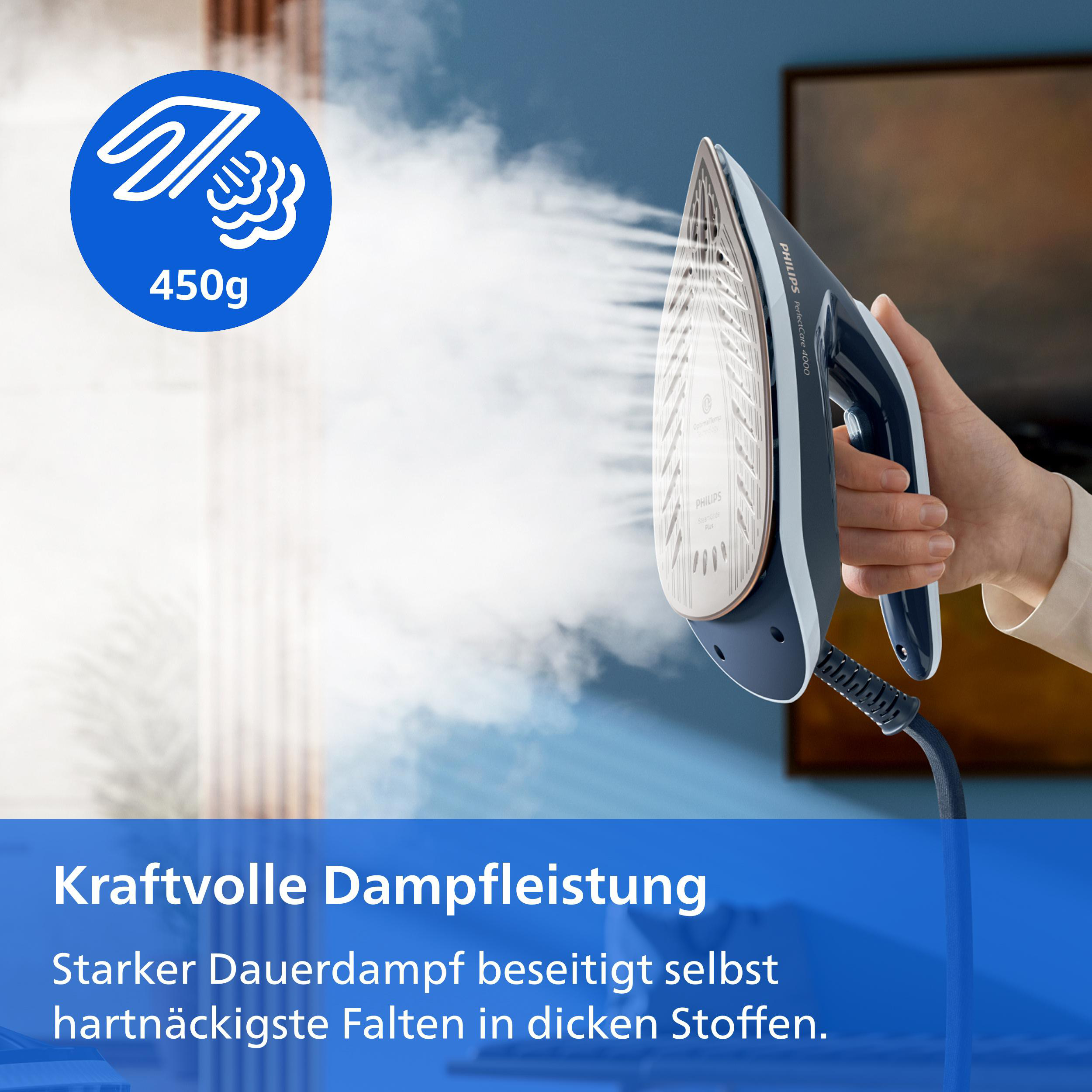 Blaue Dampfbügeleisen von Philips in Hand, erzeugt starken Dampfstoß.