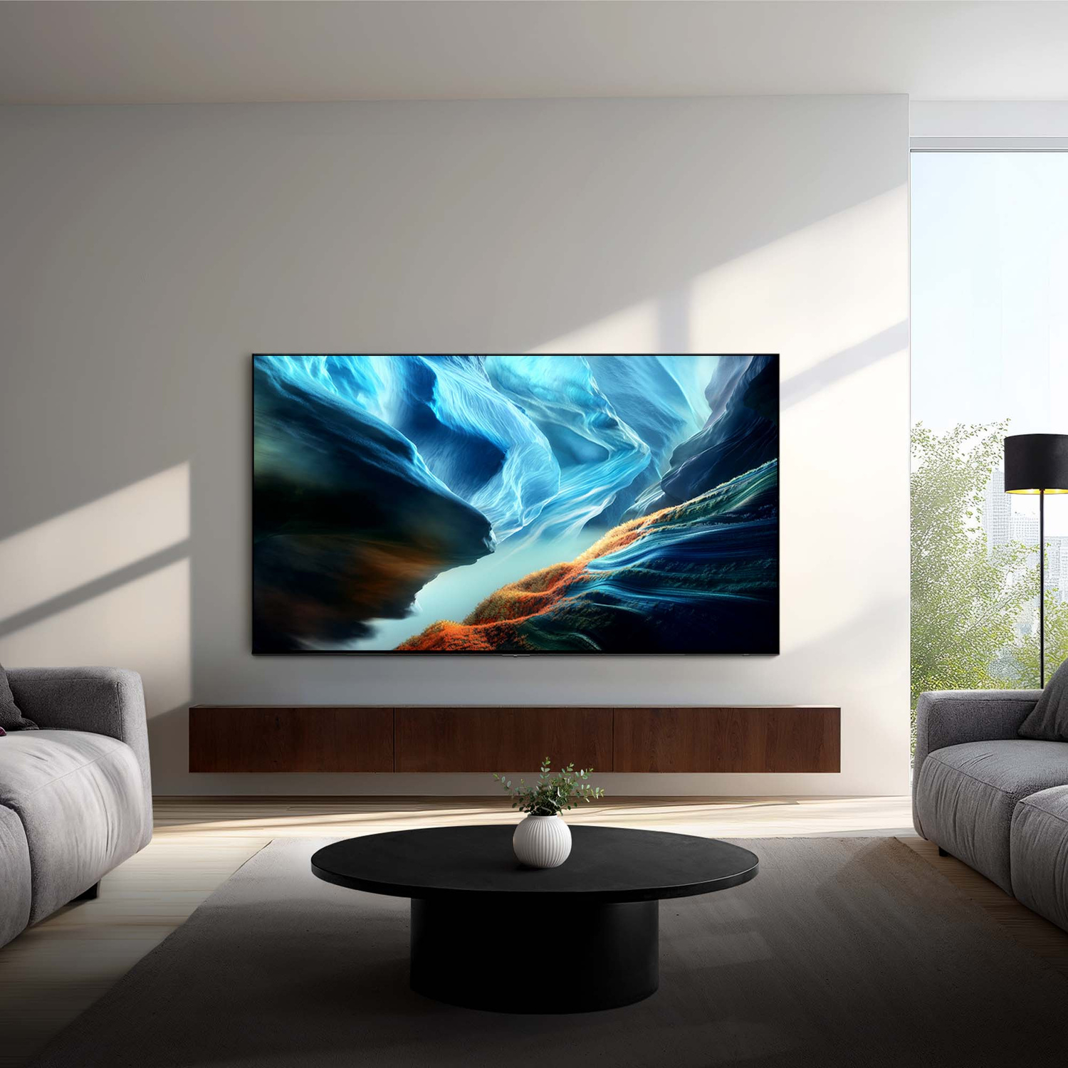 Salotto moderno con una grande TV che mostra un paesaggio blu sopra un mobile in legno scuro e un tavolino rotondo nero.