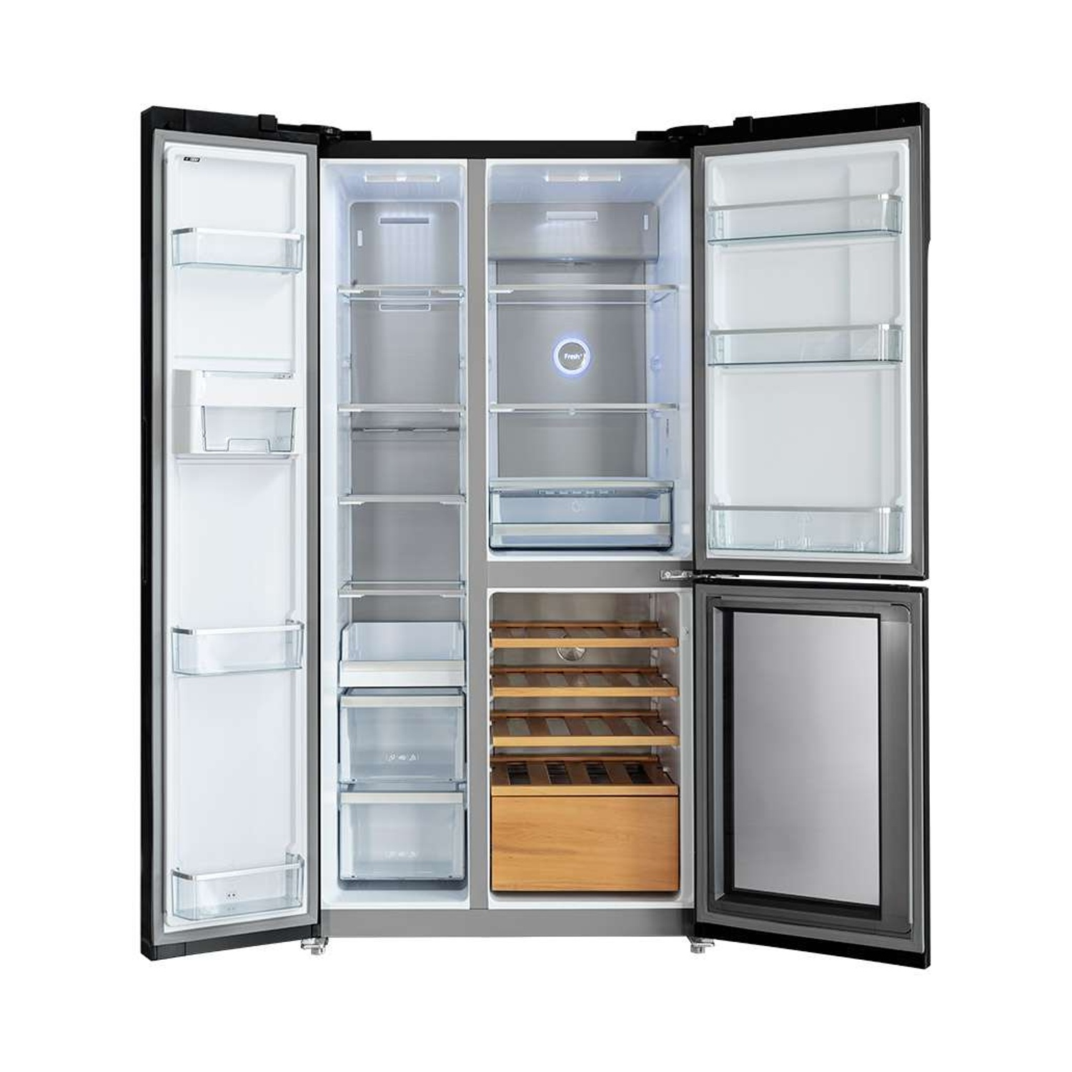 Un frigorifero nero multi-porta con ante aperte che mostrano ripiani in vetro vuoti e portabottiglie in legno.