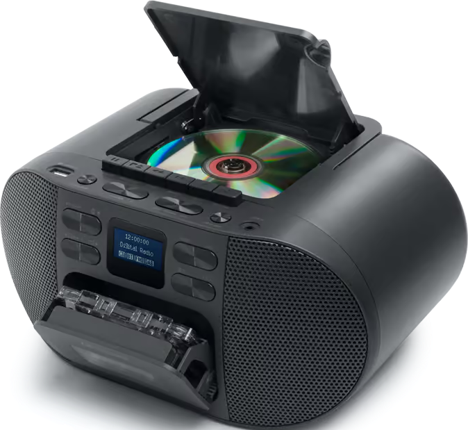 Radio noire avec lecteur CD en haut et platine cassette en bas sur fond noir.