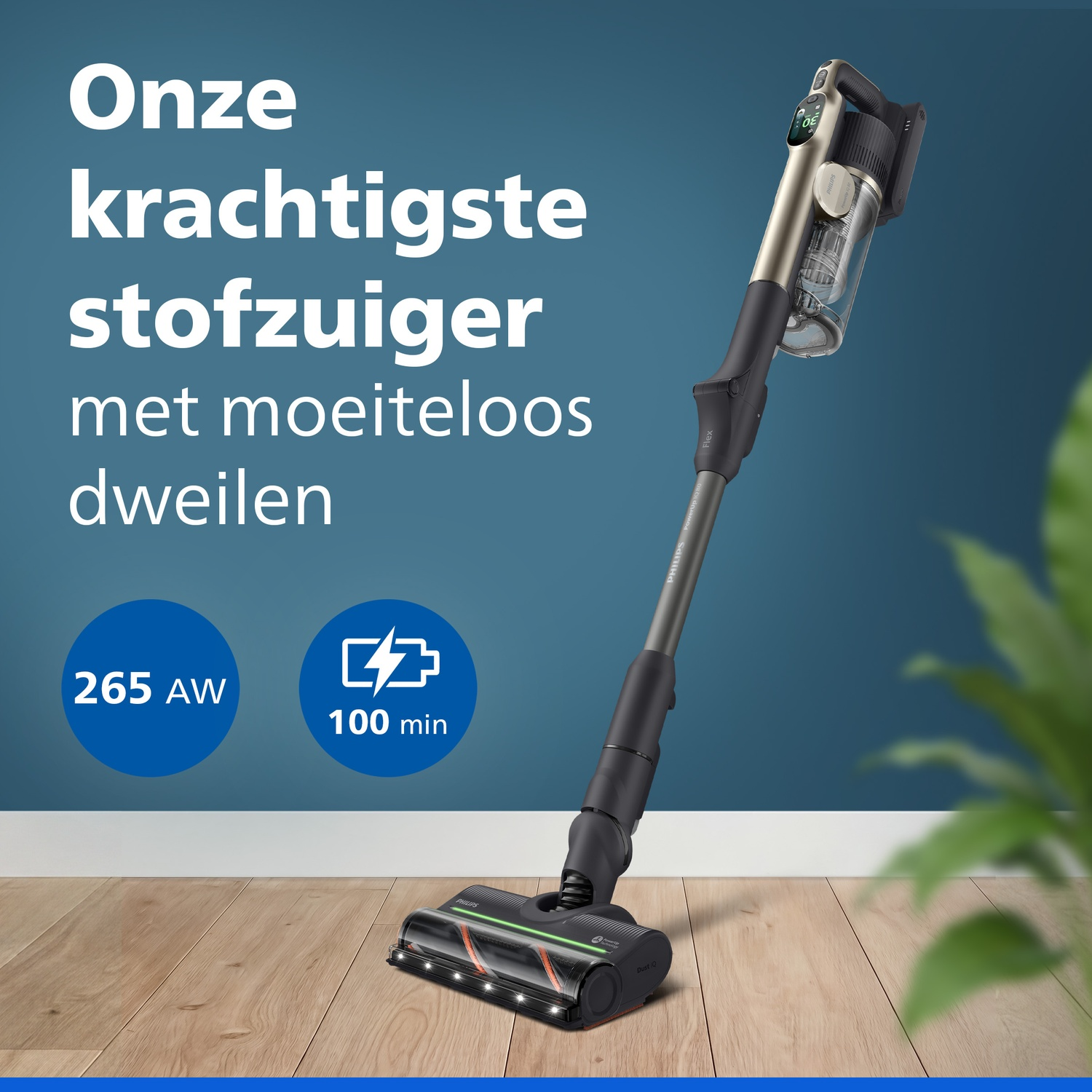 A cordless vacuum stands on a wooden floor against a blue background with Dutch promotional text.