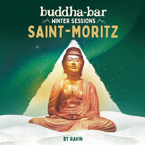 Goldene Buddha-Statue meditiert im Schnee vor grünem Nordlicht-Hintergrund mit Buddha-Bar Saint-Moritz Text.