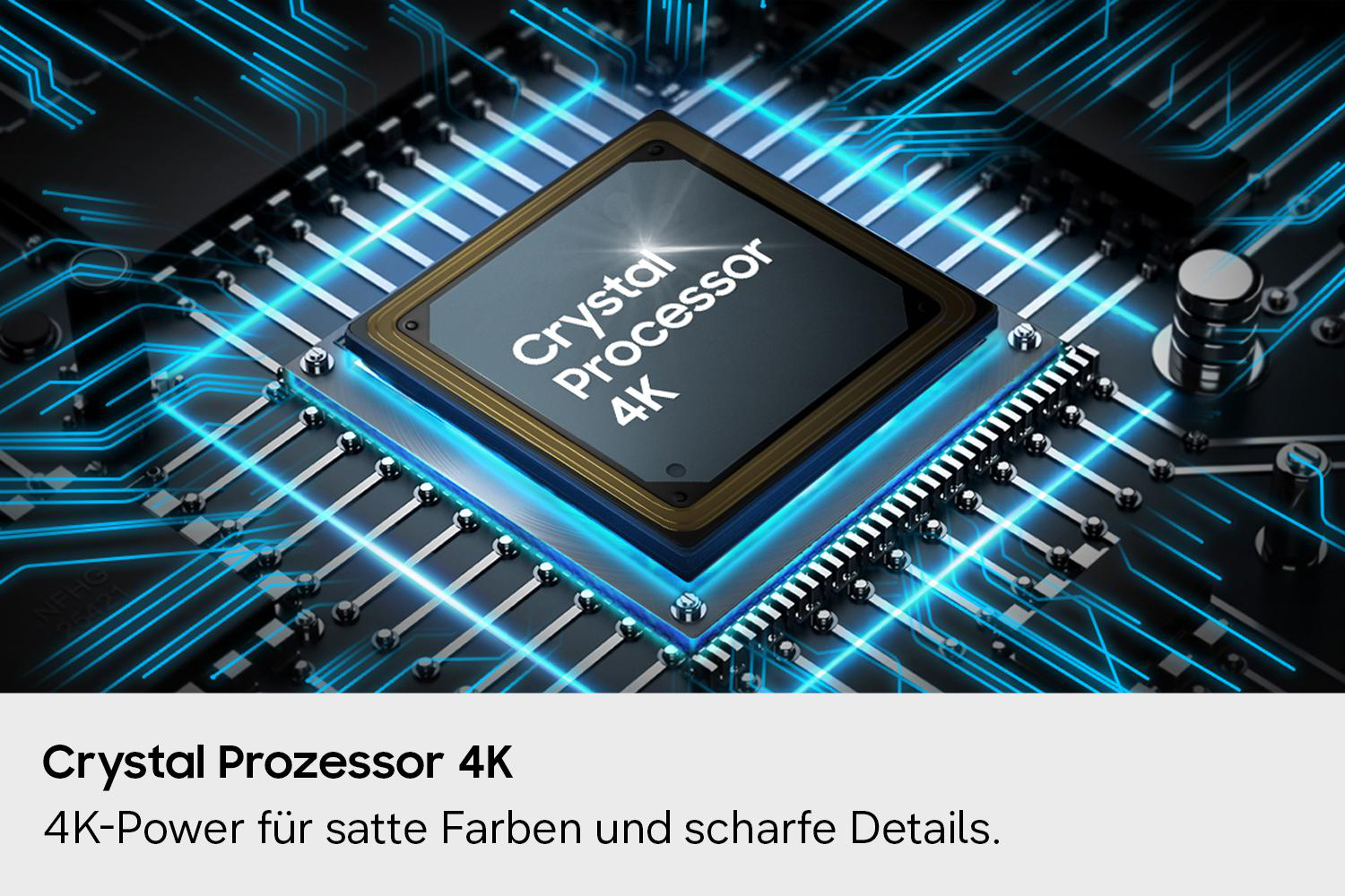 Nahaufnahme einer dunklen Platine mit einem blau leuchtenden Zentralchip mit der Aufschrift Crystal Processor 4K.