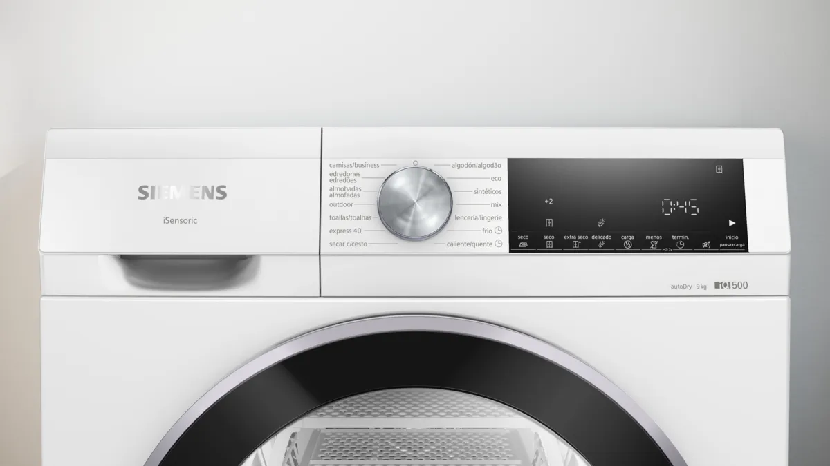 Secadora Siemens iQ500 blanca con mando giratorio y pantalla digital.