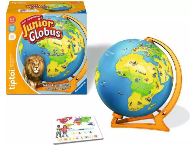 Ein interaktiver Kinderglobus mit Verpackungskarton und einer Bedienungskarte vor weißem Hintergrund.
