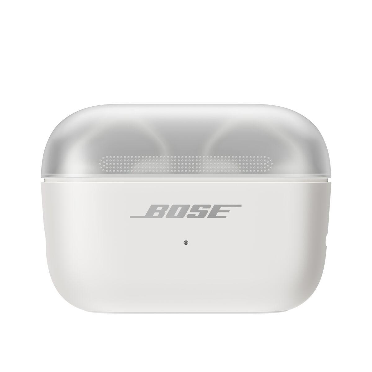 Ein weißes Bose-Ladecase mit abgerundeten Ecken und einer kleinen LED-Leuchte auf der Vorderseite vor weißem Hintergrund.