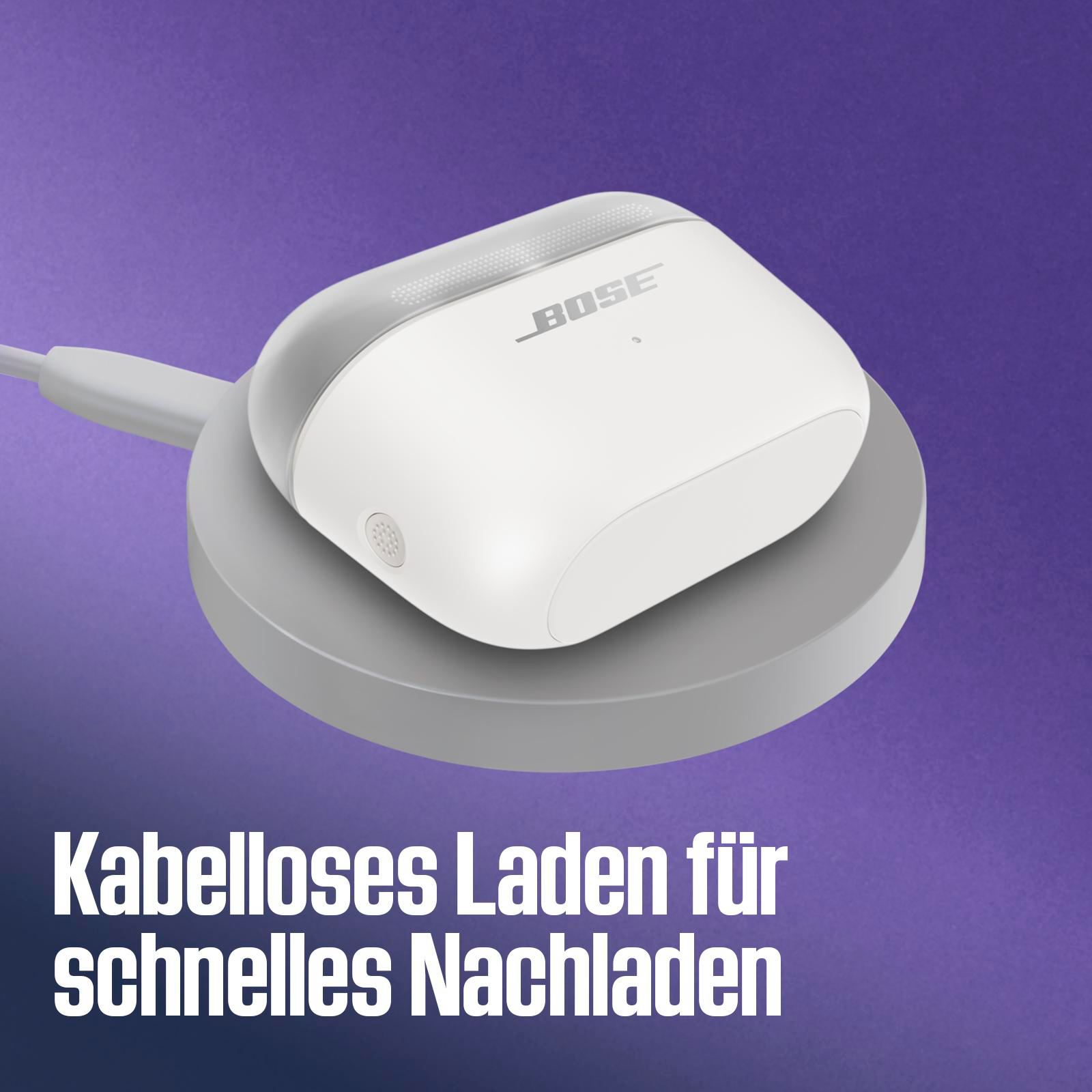 Kabelloses Laden eines weißen Bose-Ladecase auf einer runden Ladestation vor violettem Hintergrund.