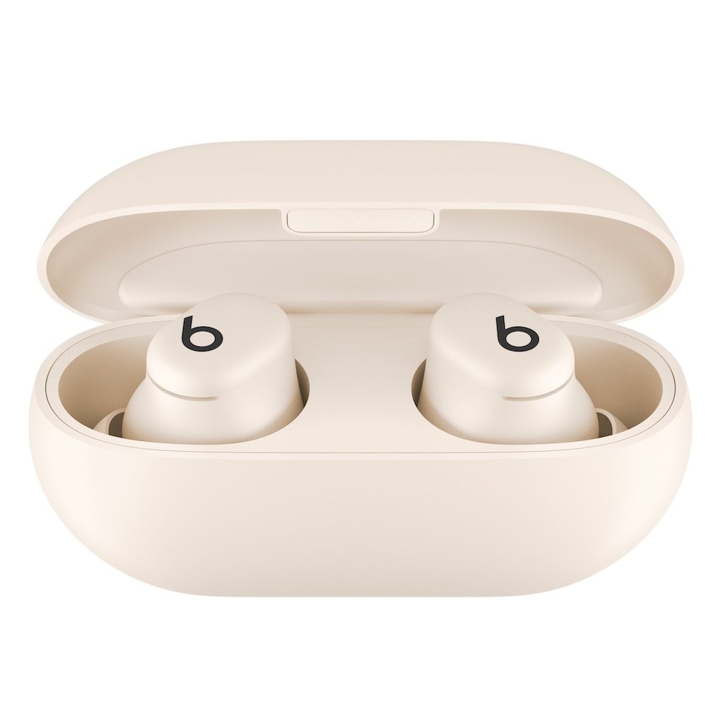 Auriculares inalámbricos beige crema dentro de un estuche de carga abierto.
