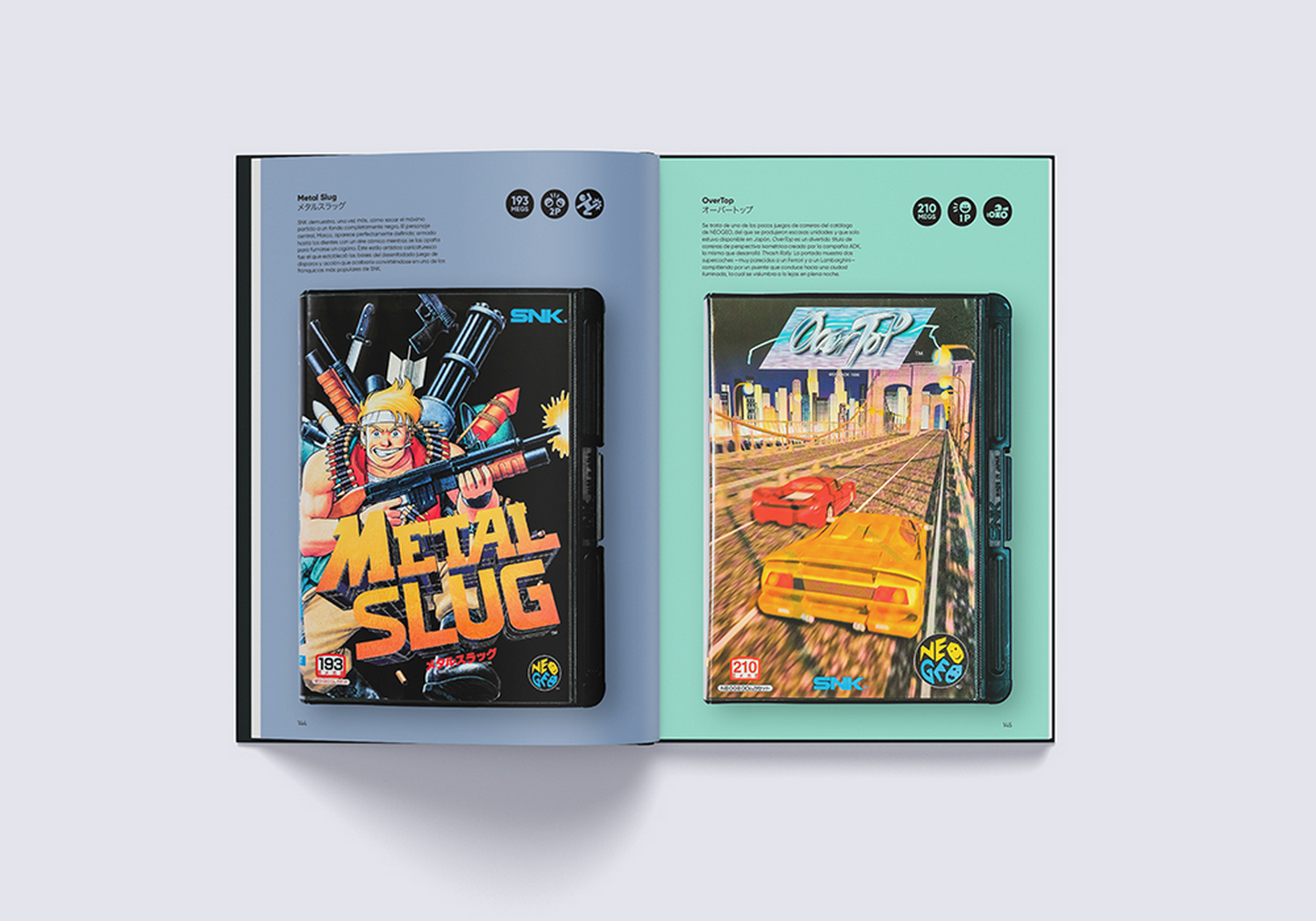 Un libro abierto muestra dos cajas de videojuegos para Metal Slug y Over Top en páginas separadas con texto.