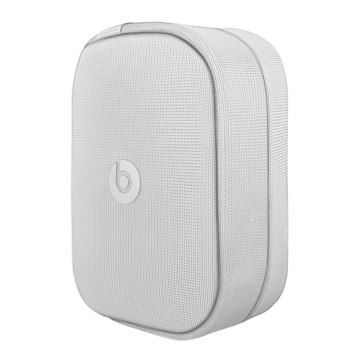 Un estuche blanco para auriculares Beats con tela texturizada y el logotipo en el frente, sobre fondo blanco.