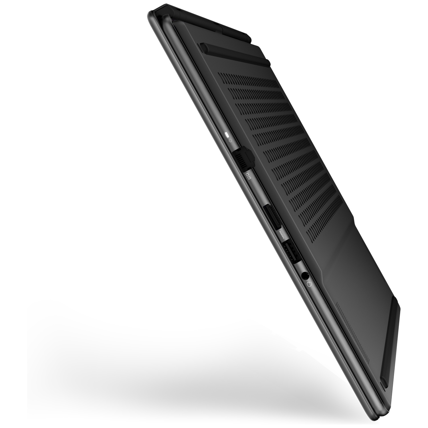Onderaanzicht van een gesloten zwarte laptop met ventilatiesleuven en poorten.