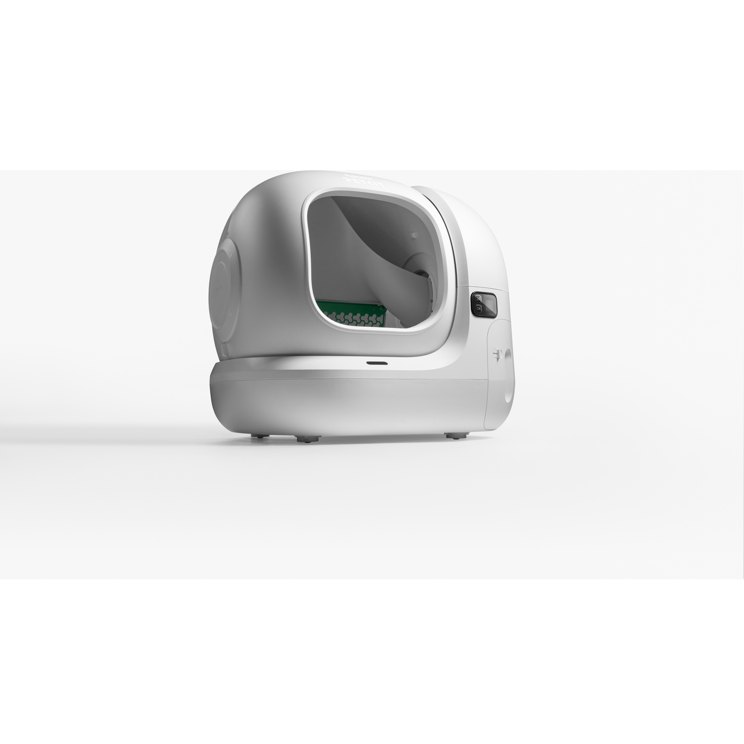 Un bac à litière automatique blanc et moderne avec une entrée ouverte sur fond blanc.