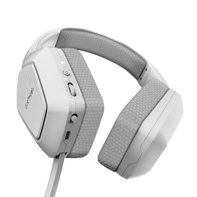 Auriculares supraurales blancos con acolchado de malla gris y puertos sobre fondo negro.