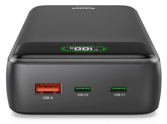 Ciemnoszary power bank z jednym portem USB-A, dwoma portami USB-C i zielonym wyświetlaczem LED.
