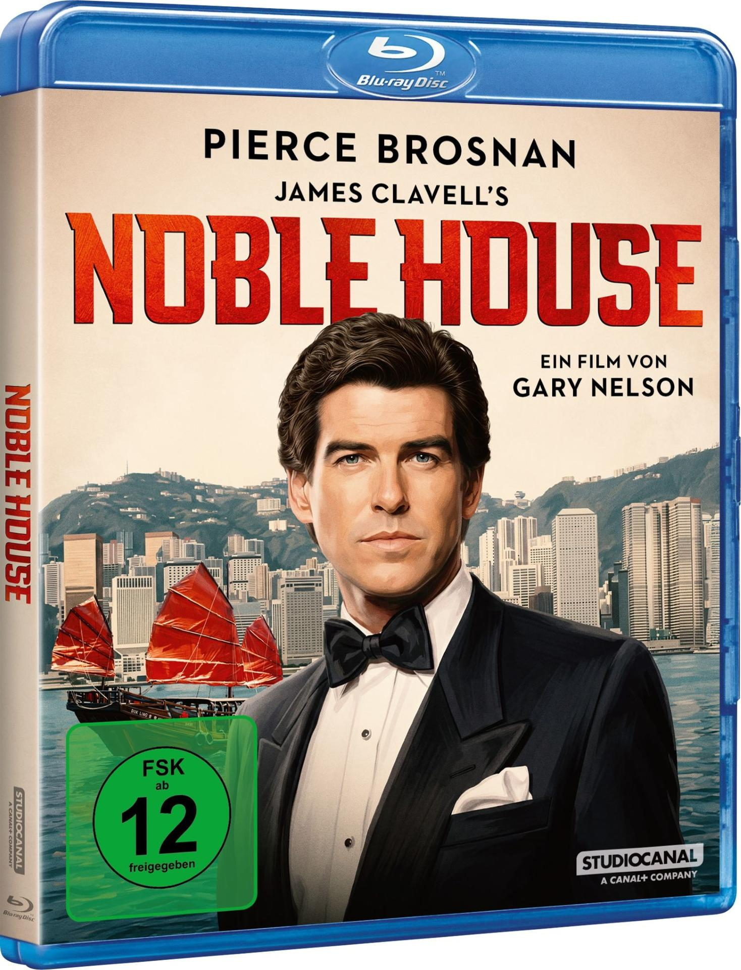 Blu-ray-Hülle des Films Noble House mit Pierce Brosnan vor einer Skyline von Hongkong und Segelschiffen.