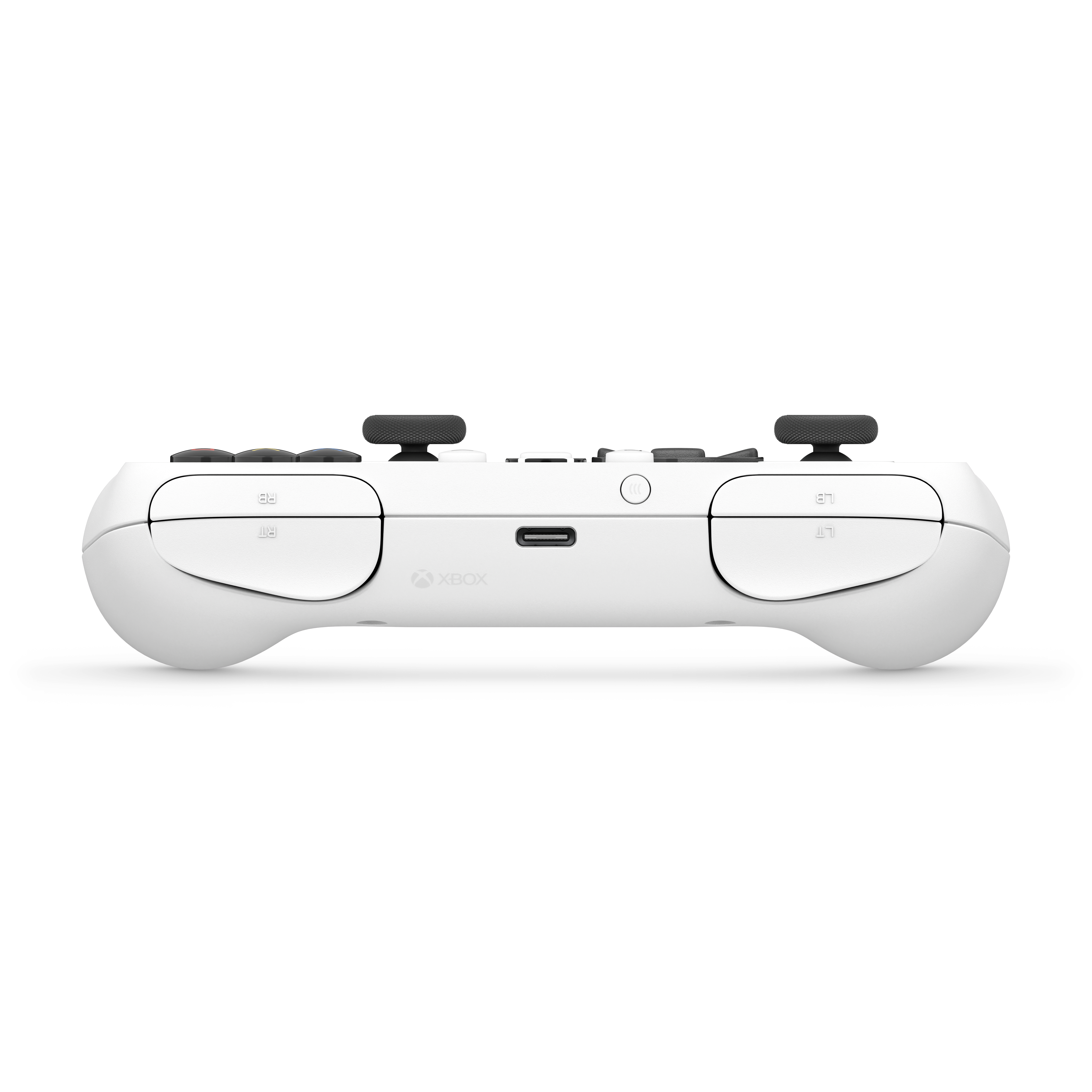 Rückansicht eines weißen Xbox-Controllers mit USB-C-Anschluss und Schultertasten vor weißem Hintergrund.