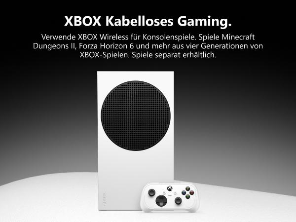 Weiße Xbox Series S Konsole mit weißem Wireless Controller auf hellem Untergrund vor dunklem Hintergrund.