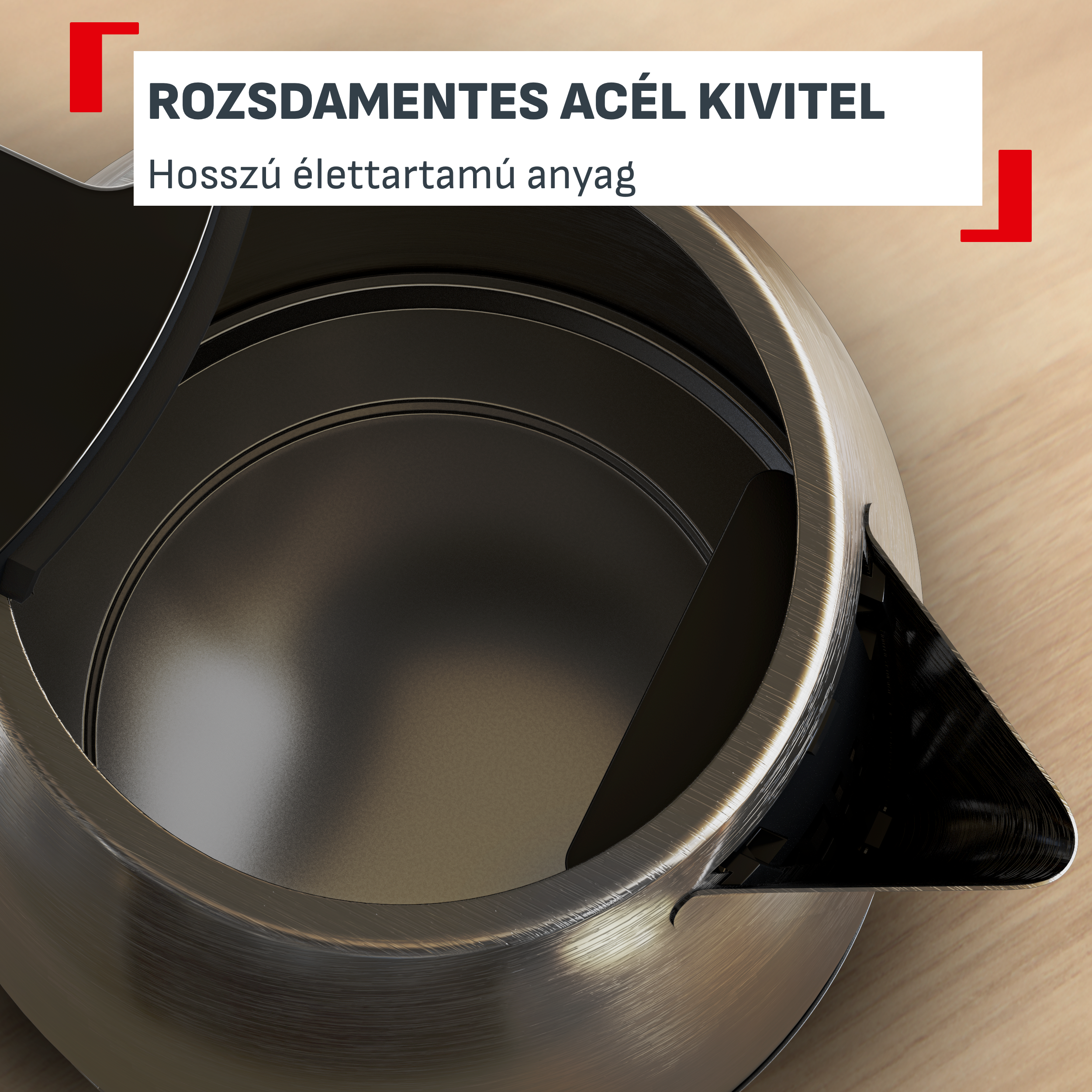 Felülnézet egy nyitott rozsdamentes acél vízforraló belsejéről szöveggel.
