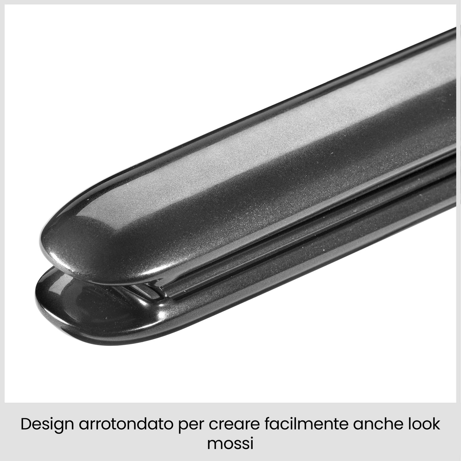 Design arrotondato di una piastra per capelli nera lucida su sfondo bianco con testo in italiano.