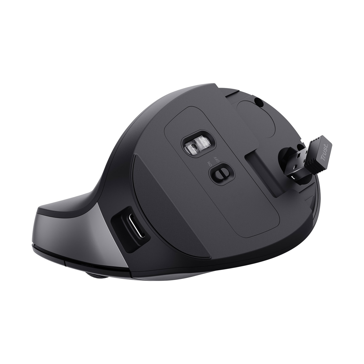 La parte inferiore di un mouse ergonomico nero con ricevitore USB e interruttore.