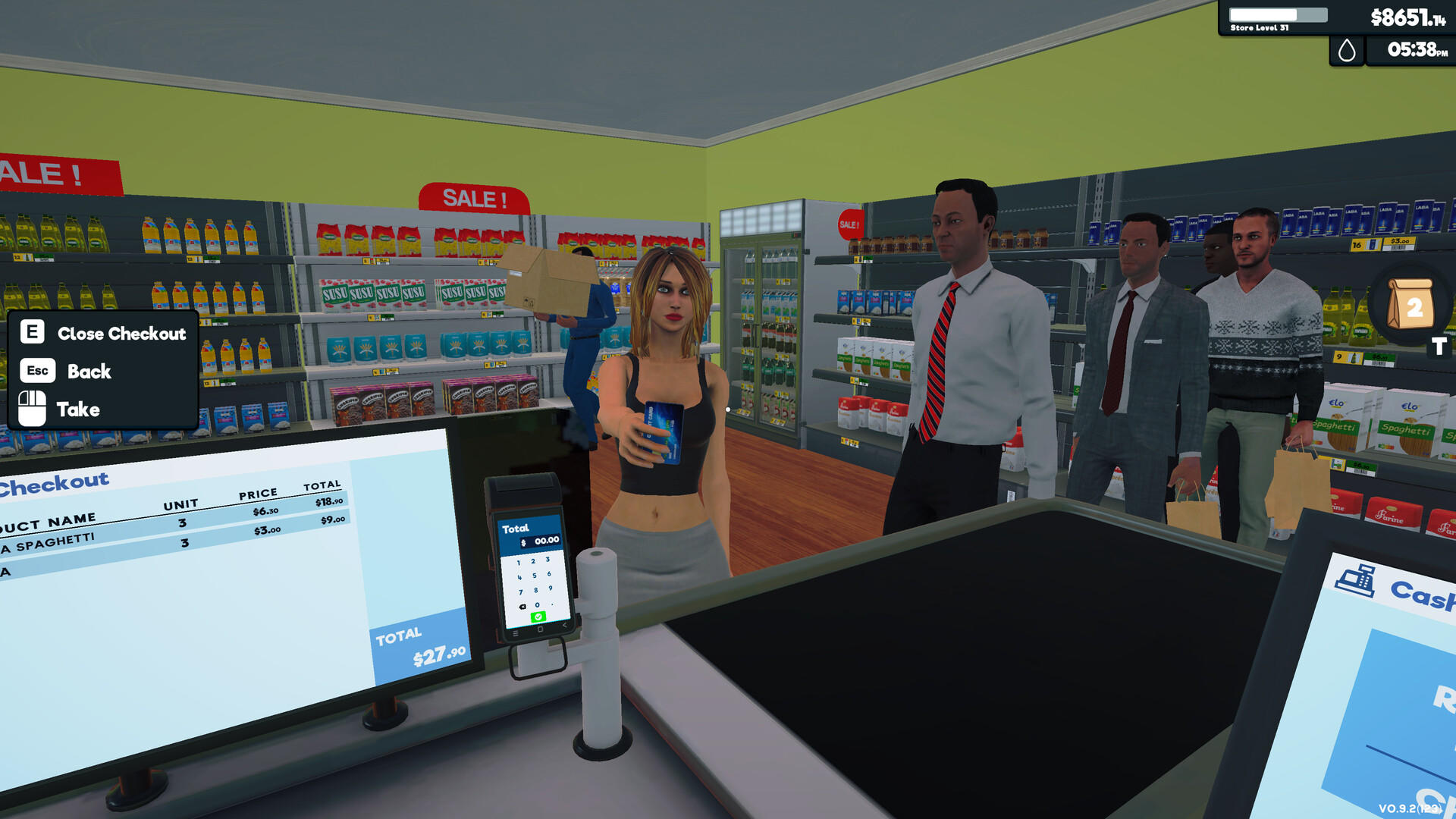 Supermarktkasse mit Kundin, die eine Karte hält, und wartenden Kunden im Hintergrund.