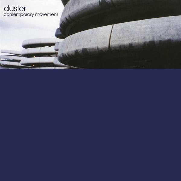 Geschwungene Betonstrukturen unter bedecktem Himmel mit dem Text "duster contemporary movement" in der Ecke.