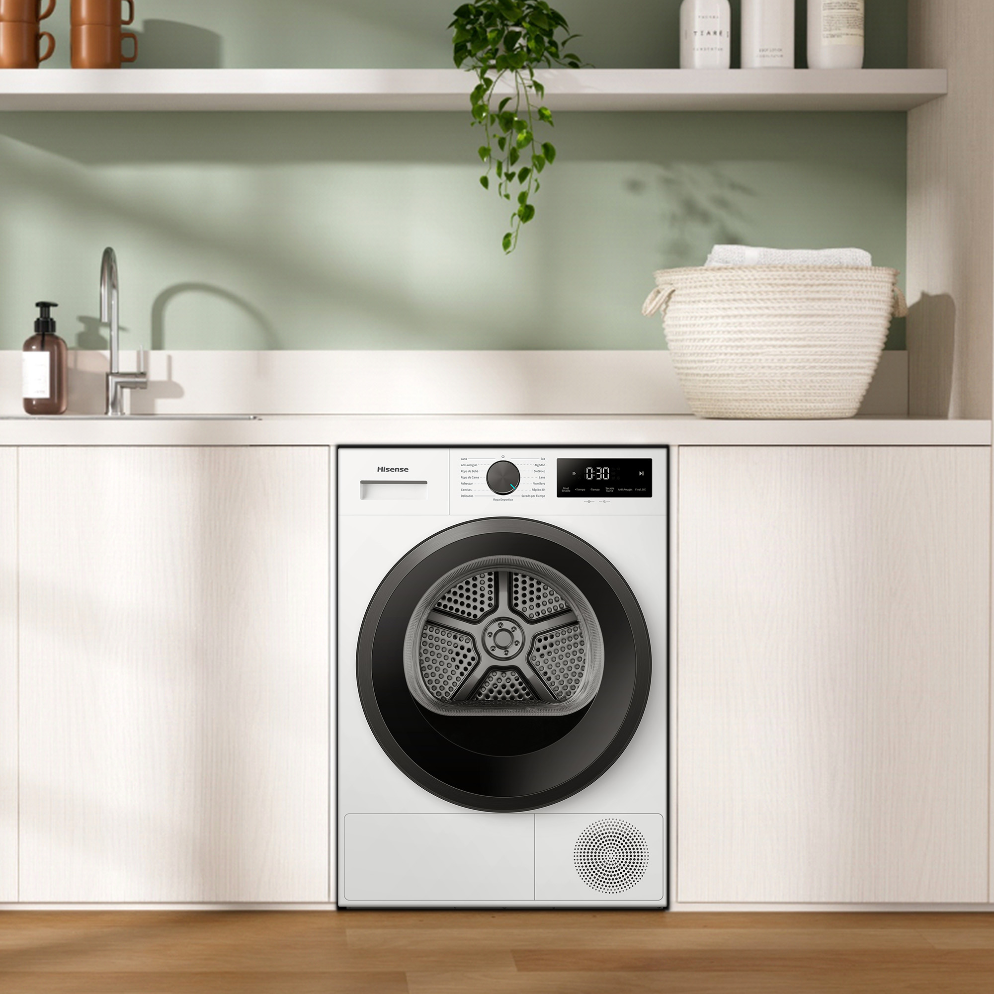 Una secadora blanca Hisense en una cocina moderna con encimera blanca, fregadero y planta colgante.