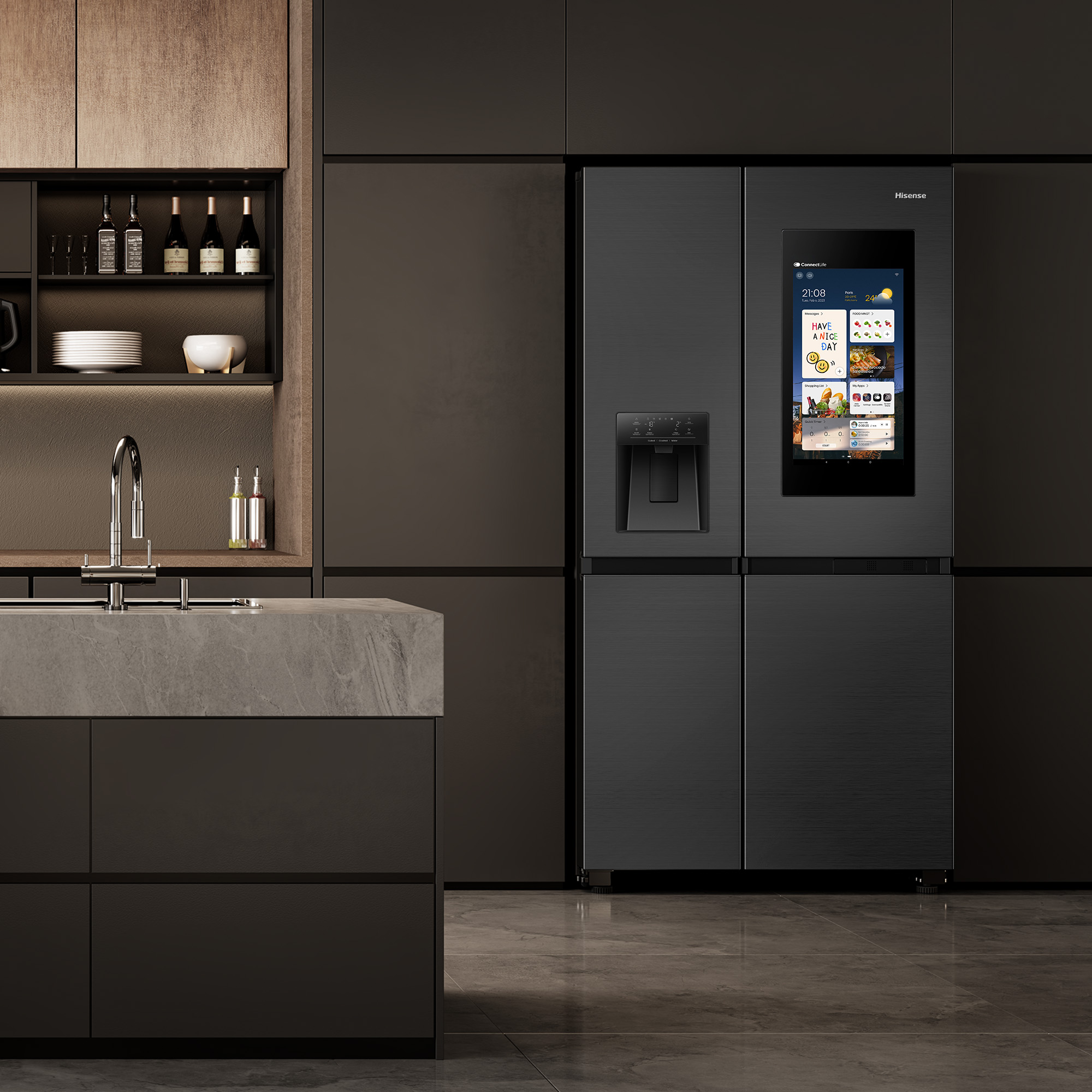 Un refrigerador inteligente Hisense negro en una cocina moderna con estantes iluminados.