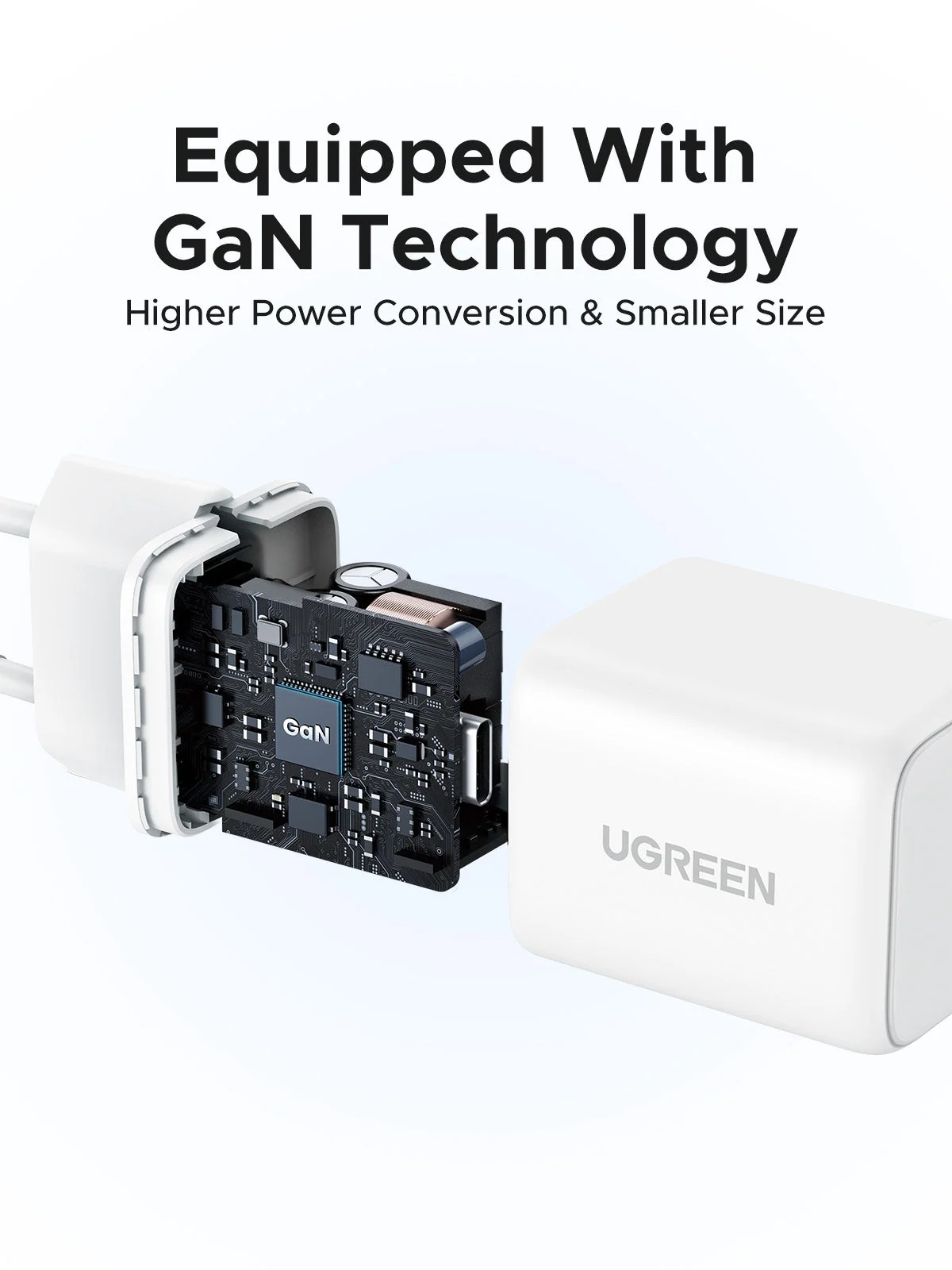 Egy fehér Ugreen GaN töltő eltávolított külső házzal feltárja a belső áramköröket és technológiát.