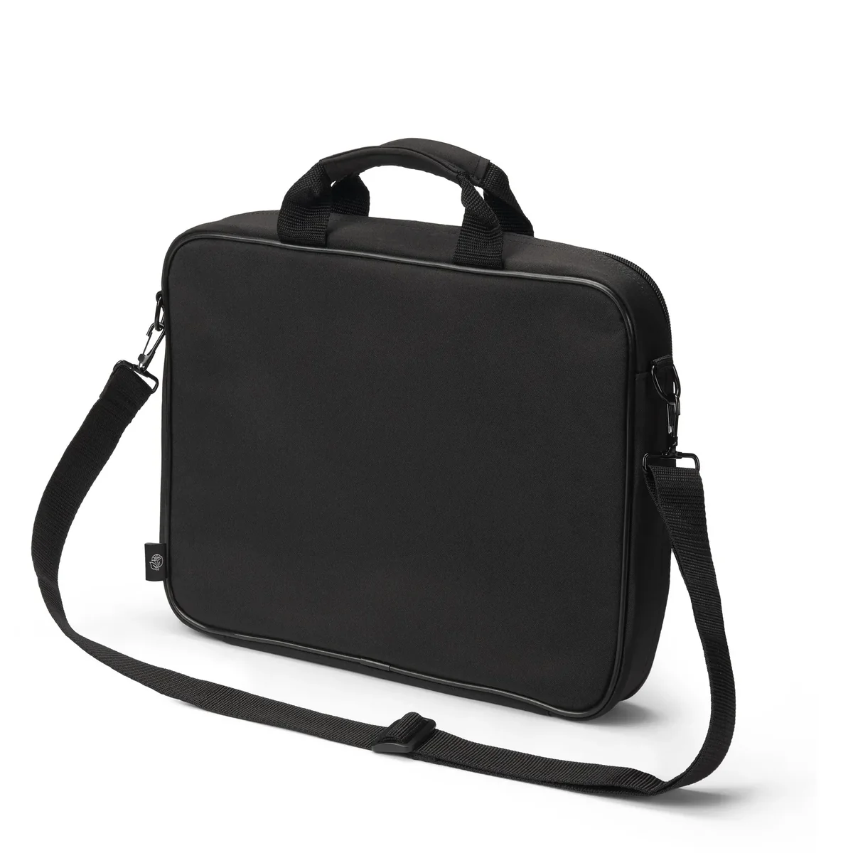 Fekete laptoptáska hordozófülekkel és állítható vállpánttal fehér háttér előtt.