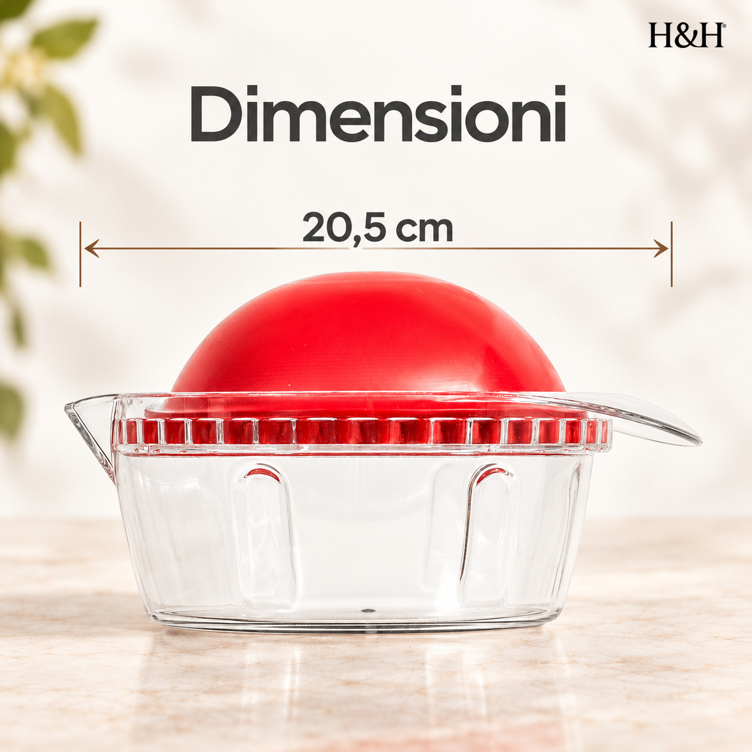 Tritatutto rosso con diametro di 20,5 cm su un tavolo.