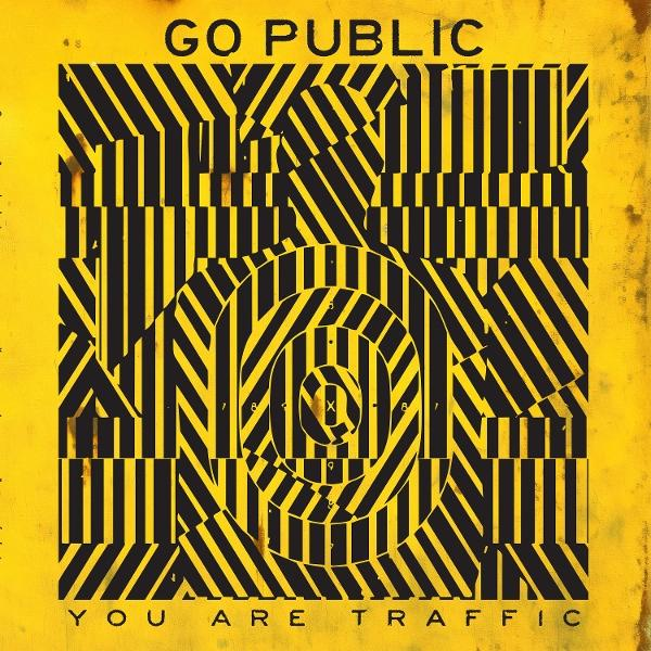 Gelbes und schwarzes Poster mit dem Text GO PUBLIC YOU ARE TRAFFIC und abstrakten Mustern.