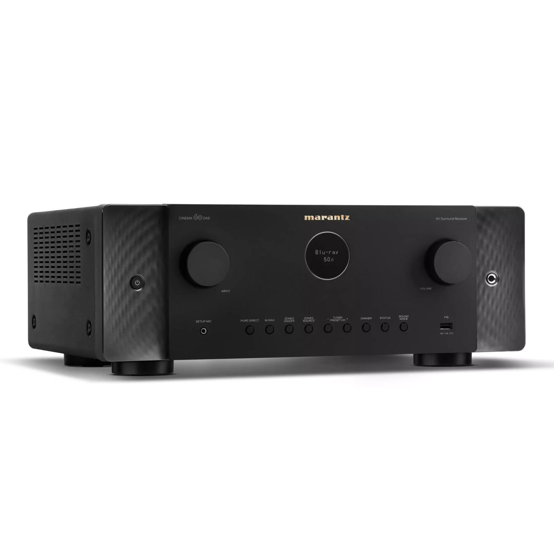 Schwarzer Marantz AV-Surround-Receiver mit zentralem runden Display, zwei großen Drehreglern und verschiedenen Tasten.
