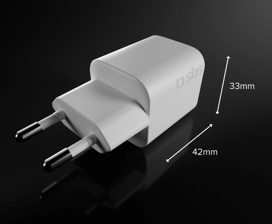 Biała ładowarka USB z wtyczką UE na czarnym tle, o wymiarach 33 mm na 42 mm.