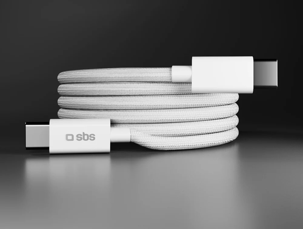 Biały zwinięty kabel USB-C z metalowymi złączami na ciemnej powierzchni.