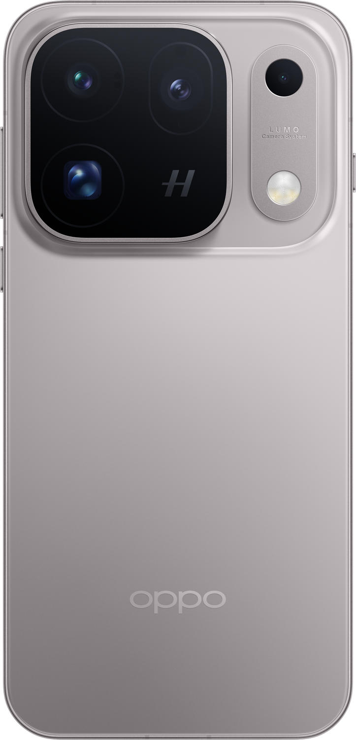 Parte trasera de un smartphone plateado con triple cámara y logotipo de Oppo.
