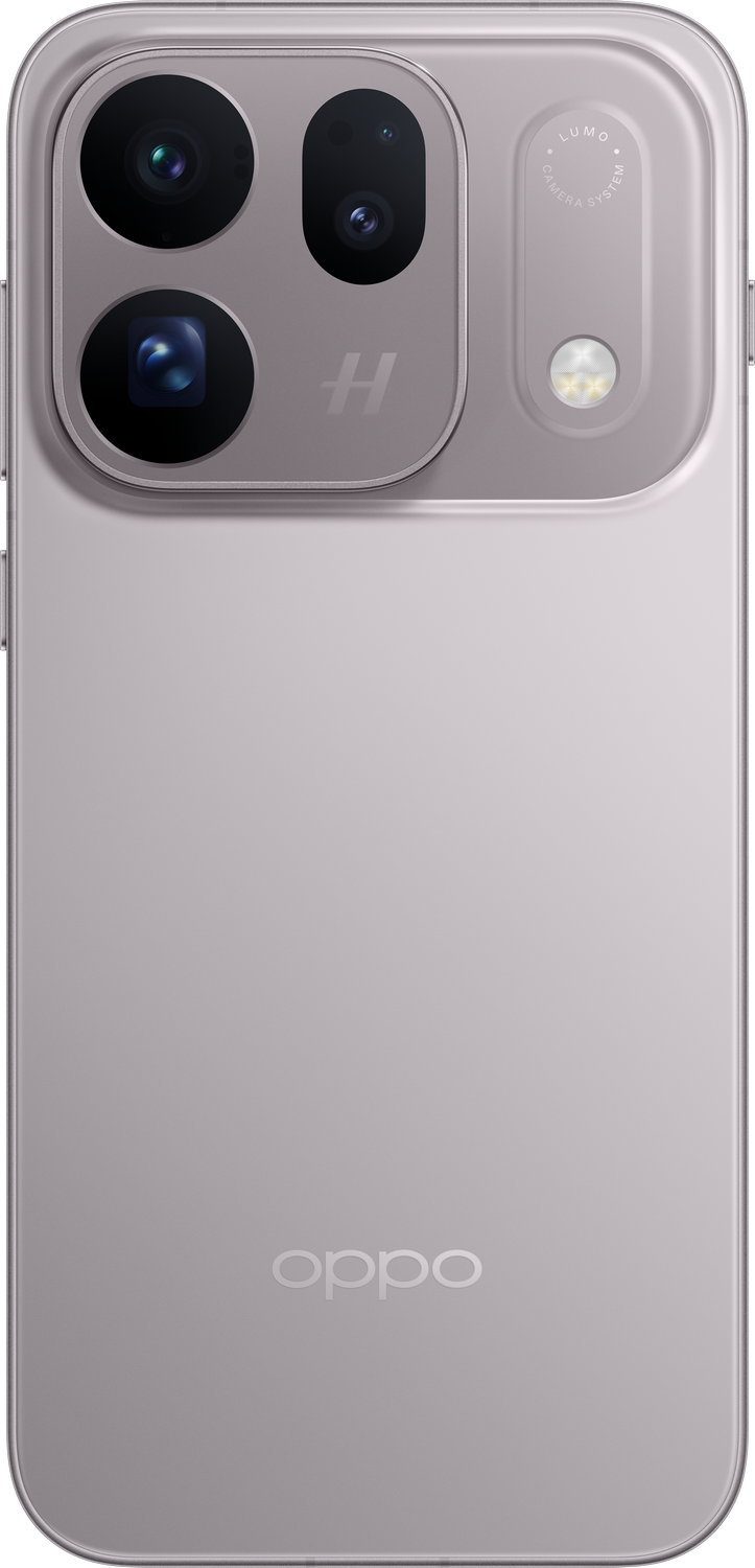 Parte trasera de un smartphone plateado con triple cámara y logotipo de Oppo.