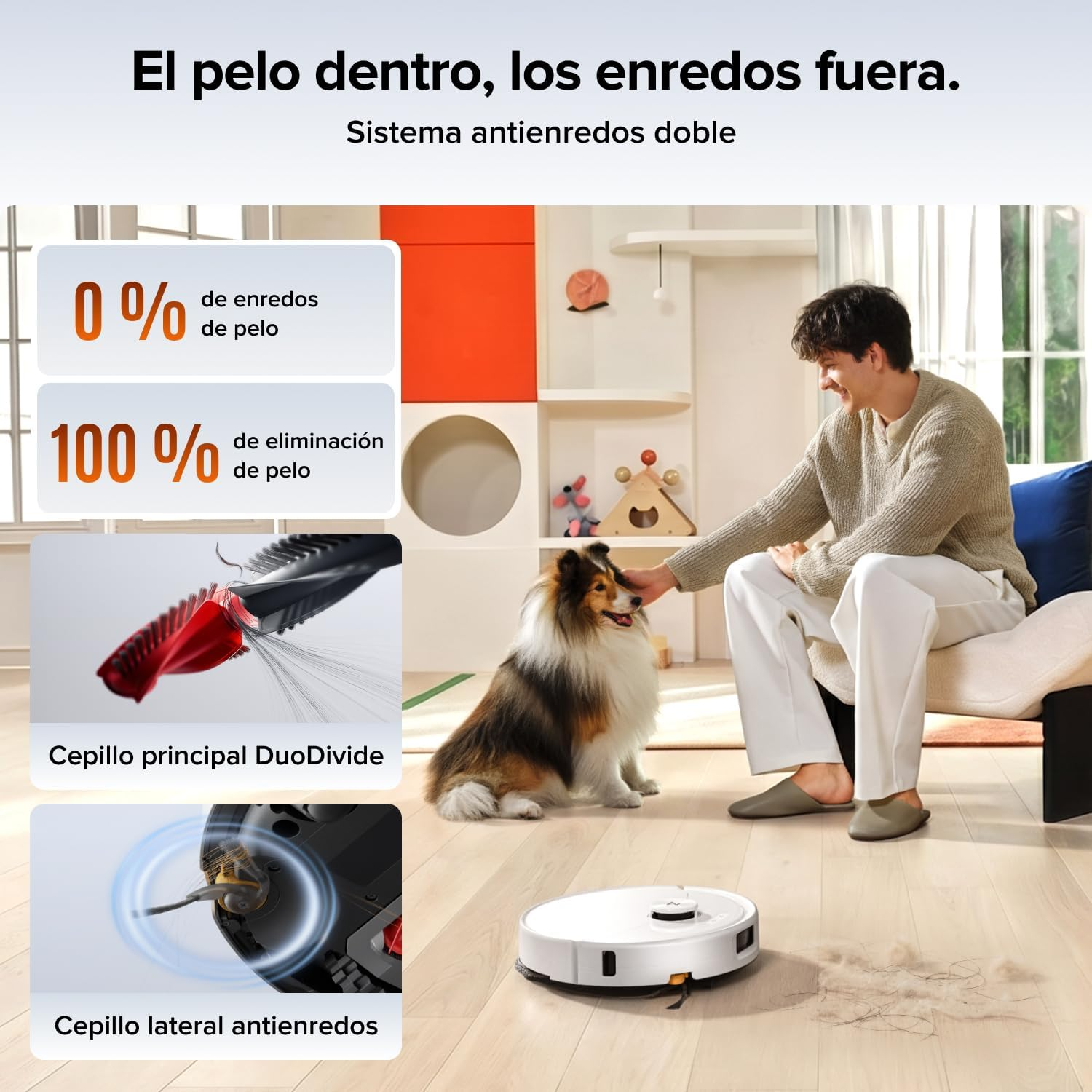 Un hombre acaricia a un perro mientras un robot aspirador limpia pelo del suelo en el salón.
