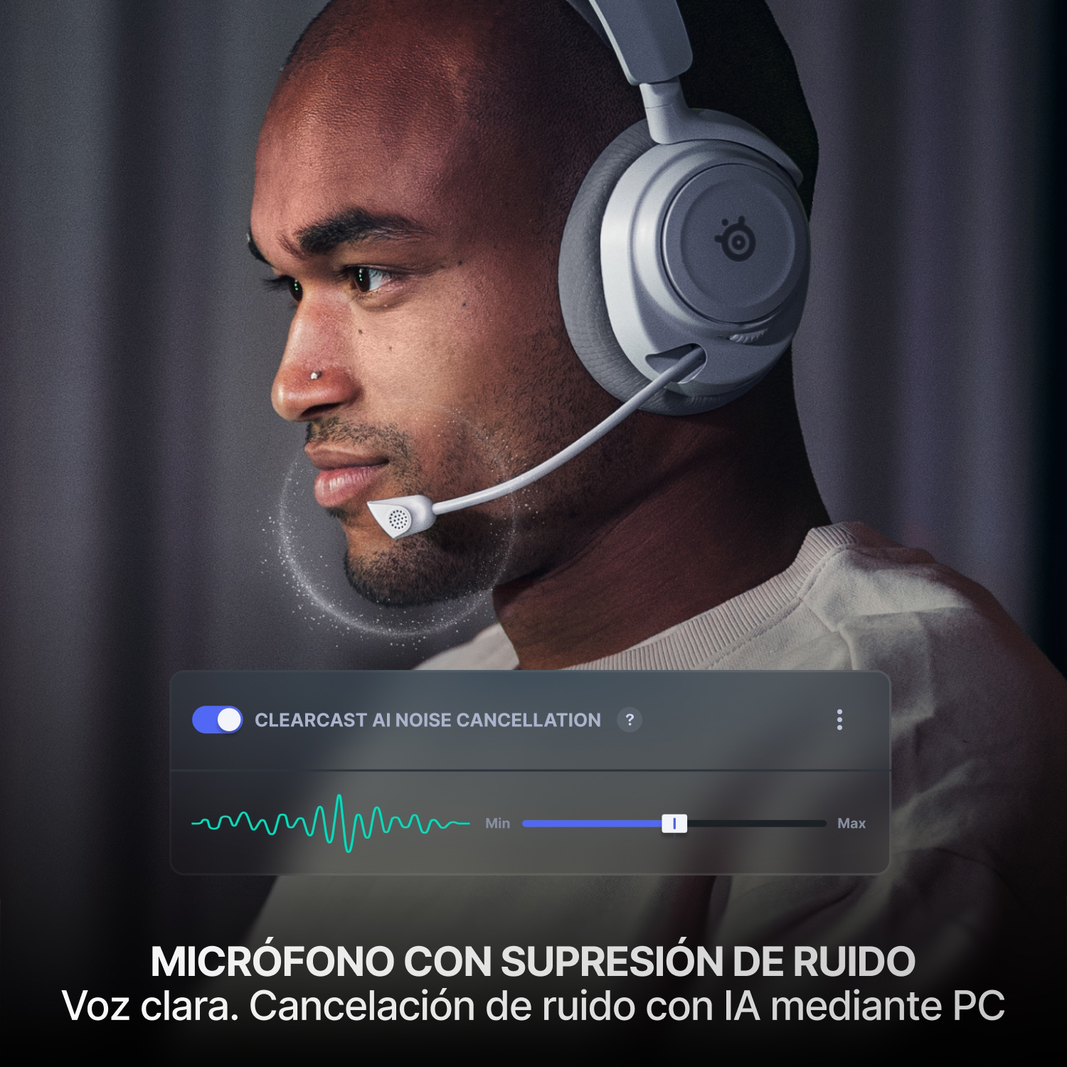 Un hombre con auriculares blancos con micrófono, mostrando una pantalla gráfica de cancelación de ruido abajo.