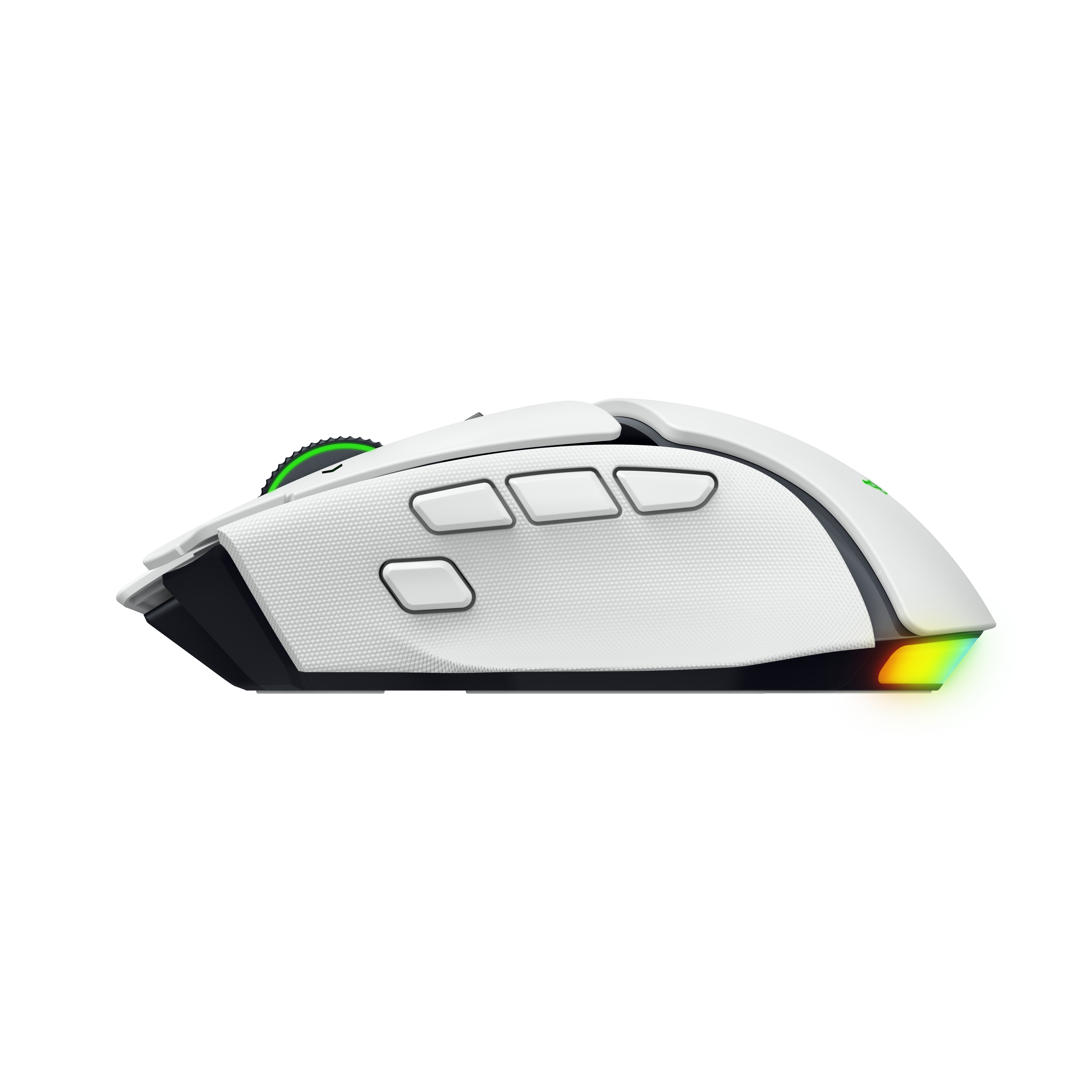 Eine weiße und schwarze kabellose Gaming-Maus mit RGB-Beleuchtung auf weißem Hintergrund.