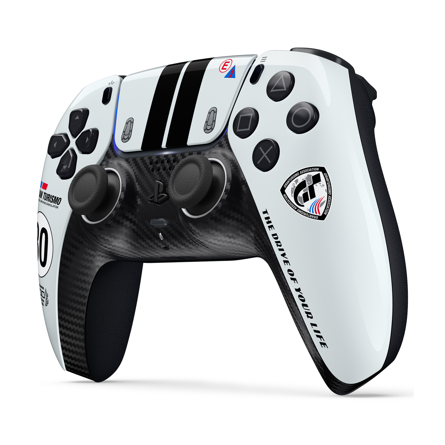 Un controller DualSense per PlayStation 5 bianco e nero a tema Gran Turismo con strisce da corsa.