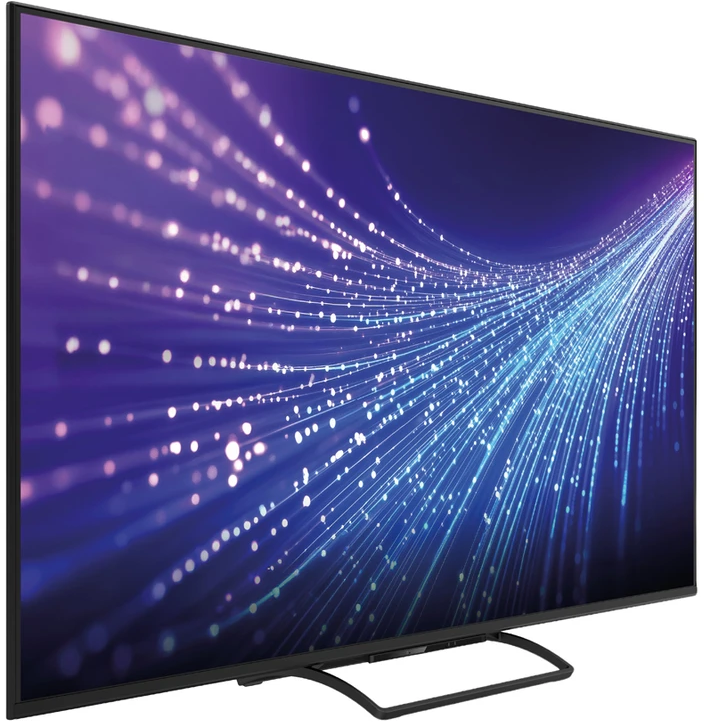 Egy síkképernyős TV, amelyen egy elvont kék és lila fényminta látható a képernyőn.