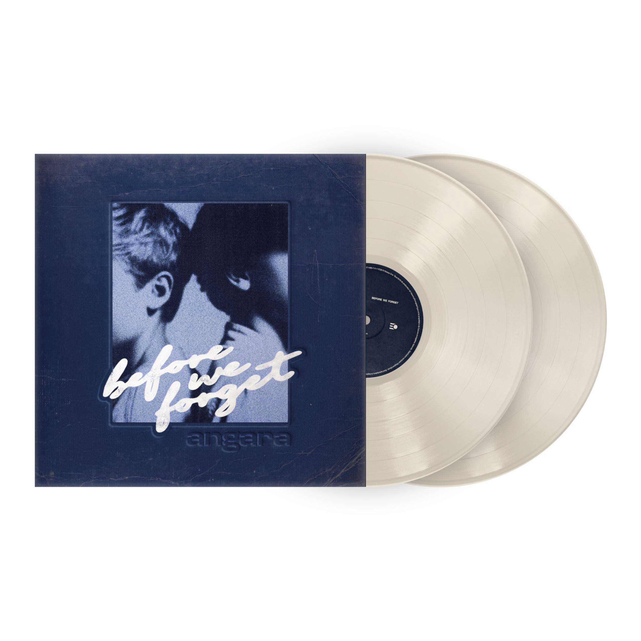 Zwei weiße Vinylschallplatten und eine blaue Albumhülle mit Porträts von zwei Menschen und weißer Schrift.